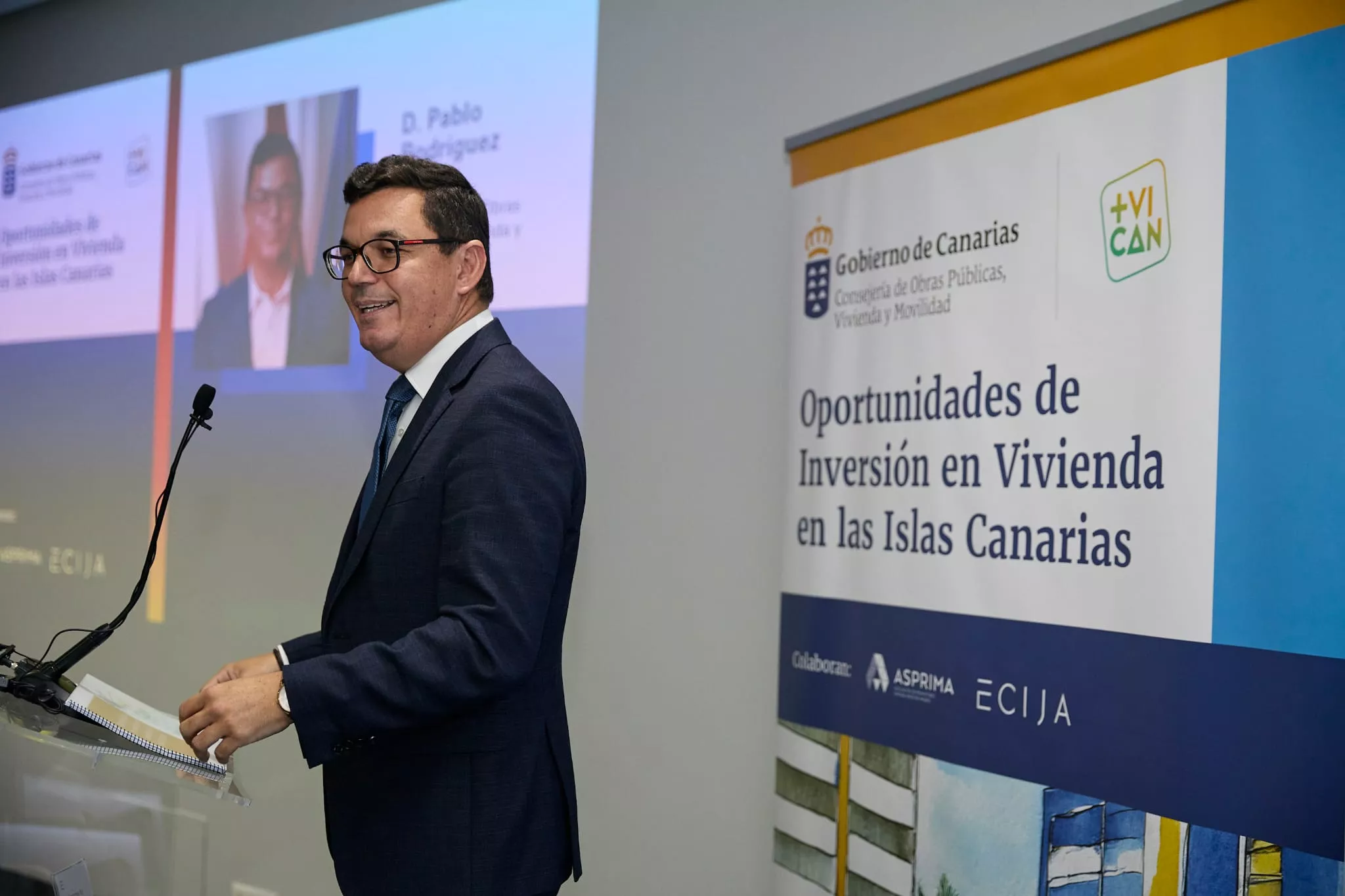 La Consejería de Obras Públicas, Vivienda y Movilidad del Gobierno de Canarias presenta en Madrid las medidas para el impulso de la vivienda en las islas. En la imagen, Pablo Rodríguez. / AH