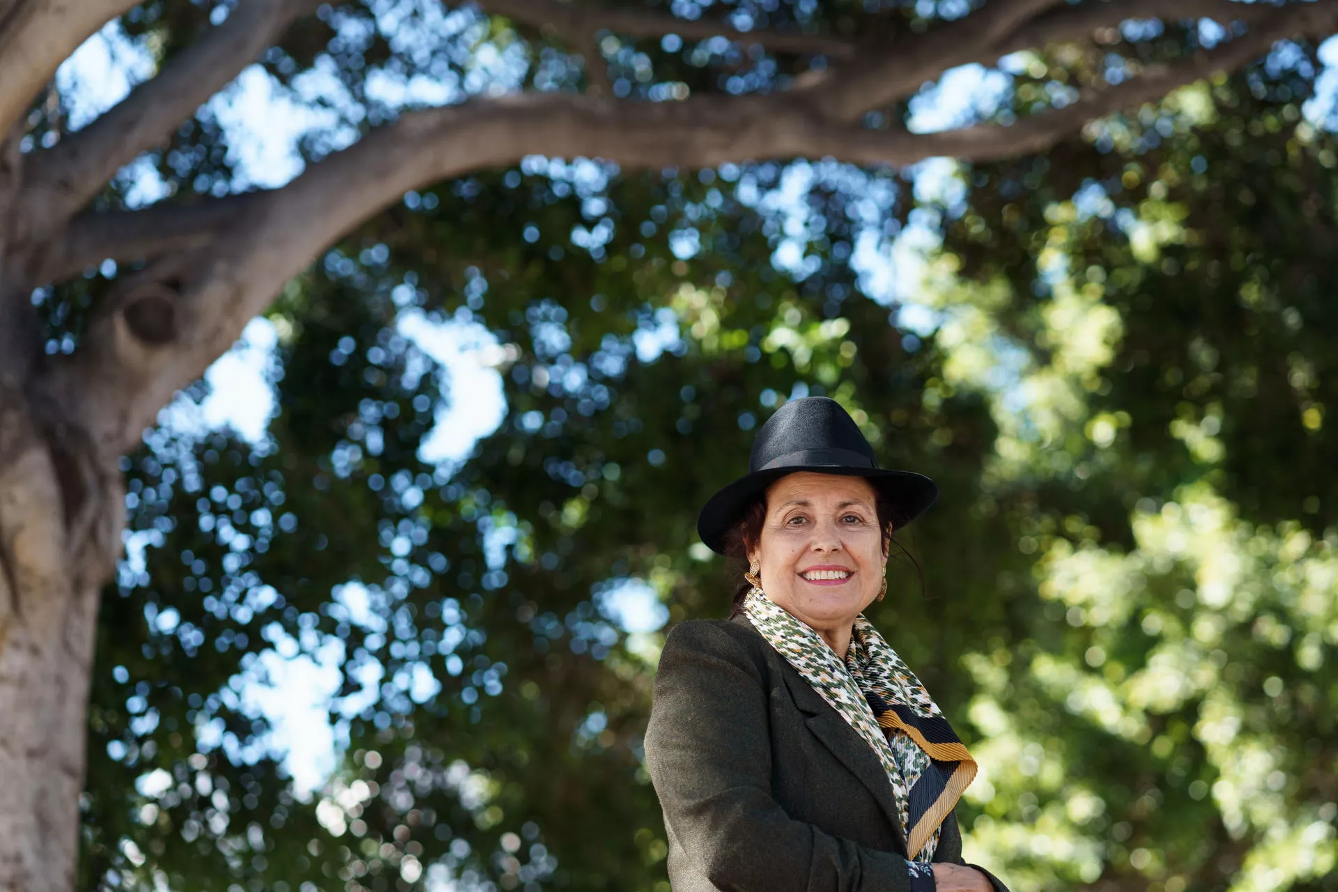 La catedrática de Historia y Filosofía de la Ciencia, la Educación y el Lenguaje de la Universidad de La Laguna, Teresa González, entrevistada sobre las primeras maestras de Canarias./ EFE/Ramón de la Rocha