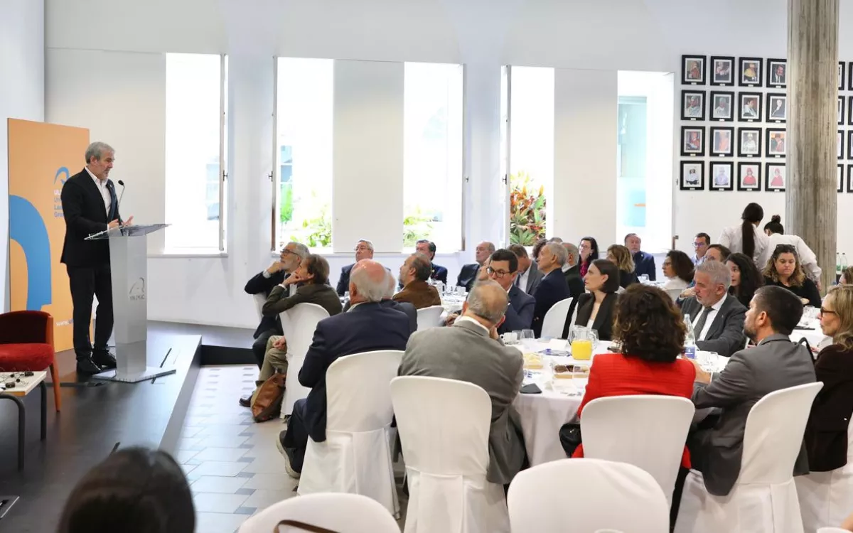 Fernando Clavijo impulsa en la ULPGC la alianza entre universidad y empresas para diversificar la economía canaria. / AH