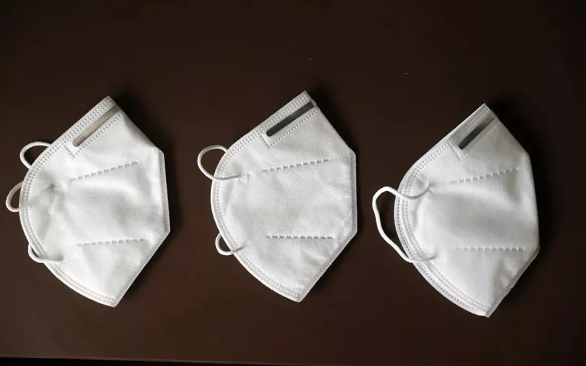 La justicia avala la compra de mascarillas por Cofarte en Tenerife y absuelve al empresario acusado. / EFE