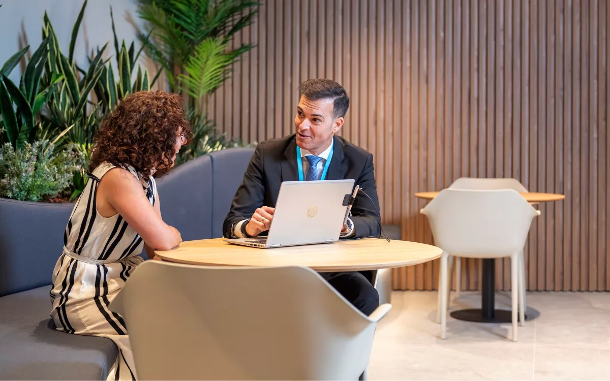 CaixaBank abre convocatoria del programa de prácticas universitarias. / AH