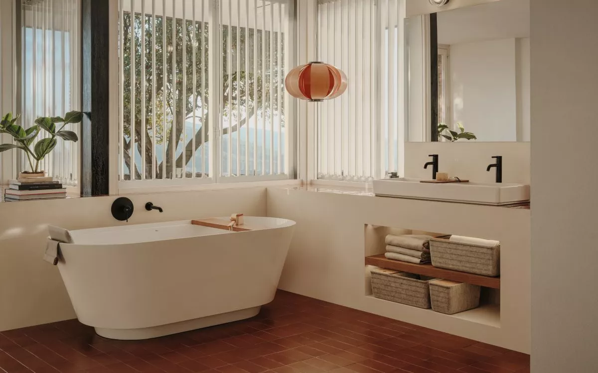 El 78% de los españoles considera el baño como el espacio de la casa en el que encontrar "paz y tranquilidad". / AH