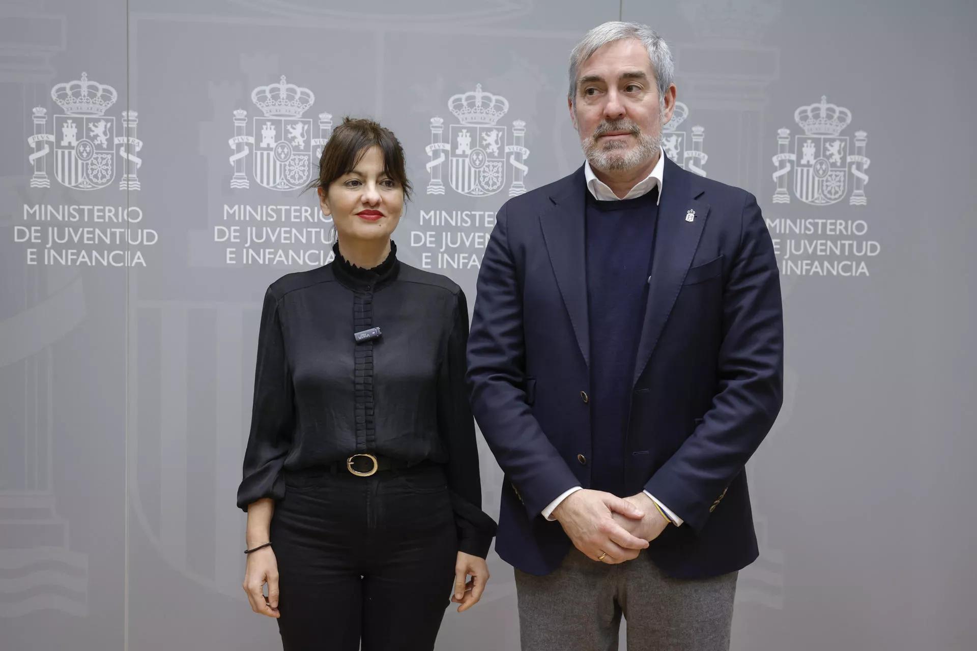 Canarias y el Gobierno central perfilan el reparto de 4.000 menores migrantes. En la imagen, la ministra de Juventud e Infancia, Sira Rego, y el presidente de Canarias, Fernando Clavijo. / ZIPI ARAGÓN-EFE
