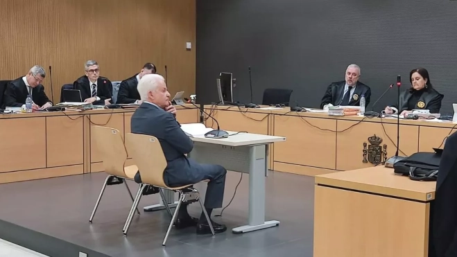 Santiago Santana Cazorla, durante su declaración como testigo, en el juicio que se sigue contra su hermano por administración desleal. / AH