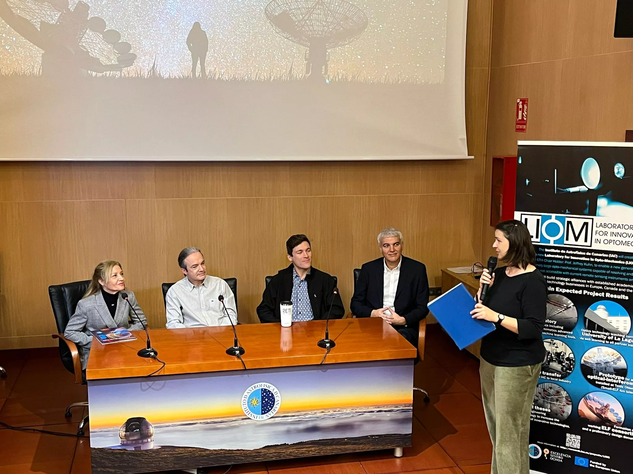 Presentación de las jornadas 'Del silencio al contacto: vida extraterrestre y nuestro lugar en el Cosmos'. /Beatriz de Vera