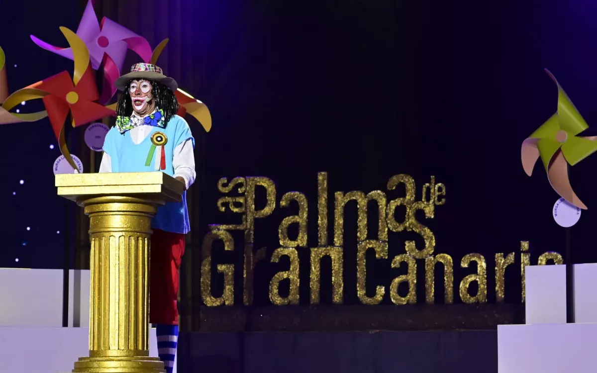 El Carnaval de Las Palmas enciende su llama olímpica con el pregón de Orlando Jiménez. / AH
