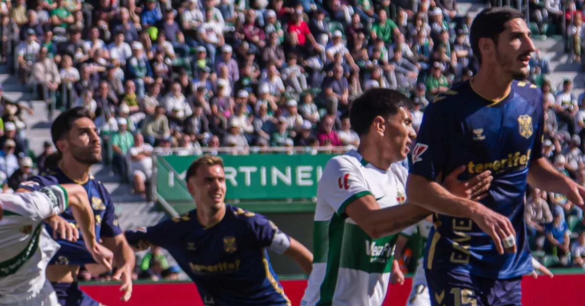Instantes del partido del CD Tenerife con el Elche. / CD TENERIFE