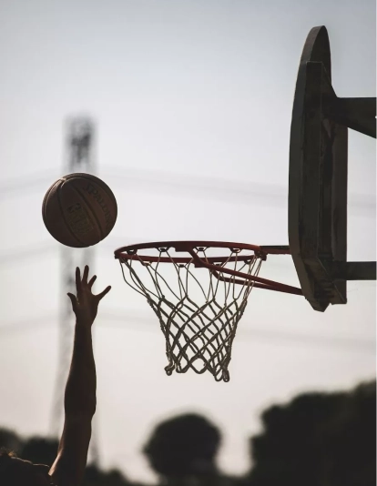 Balón y canasta / UNSPLASH Balón y canasta / UNSPLASH