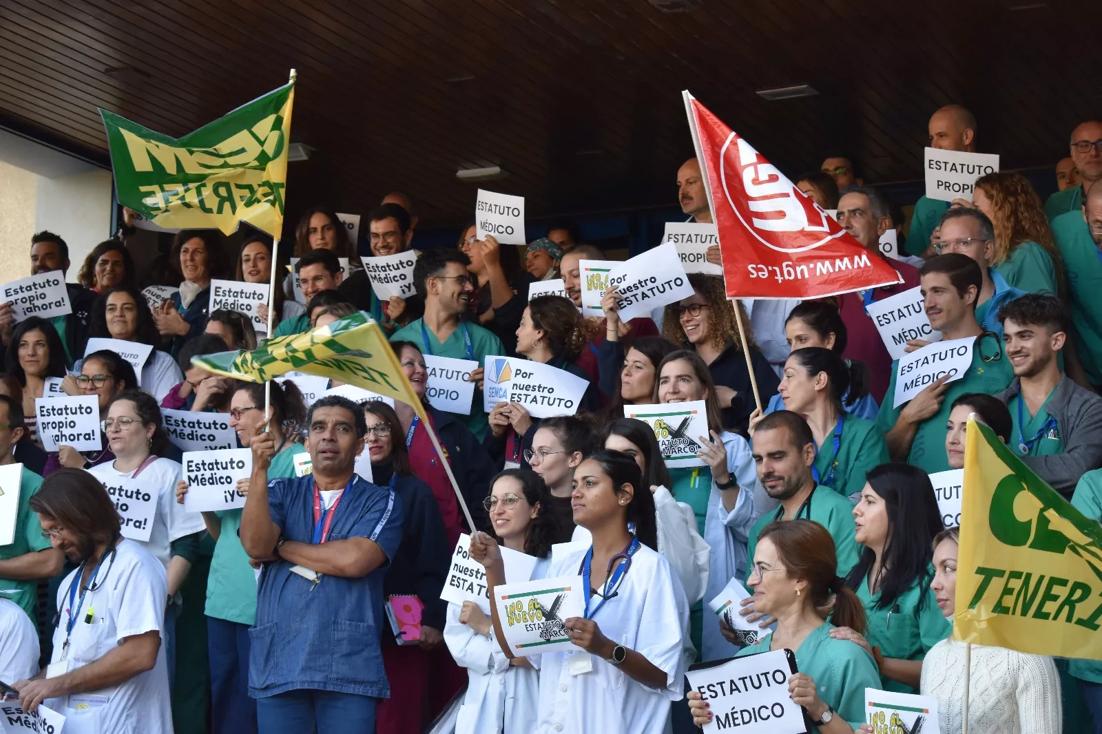 Concentración de médicos en el Hospital Universitario Nuestra Señora de Candelaria. / AH-Beatriz Ramírez López