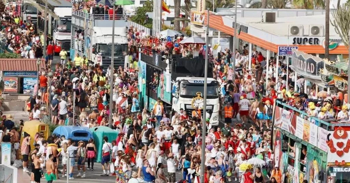 Carrozas durante el Carnaval Costa de Mogán. 