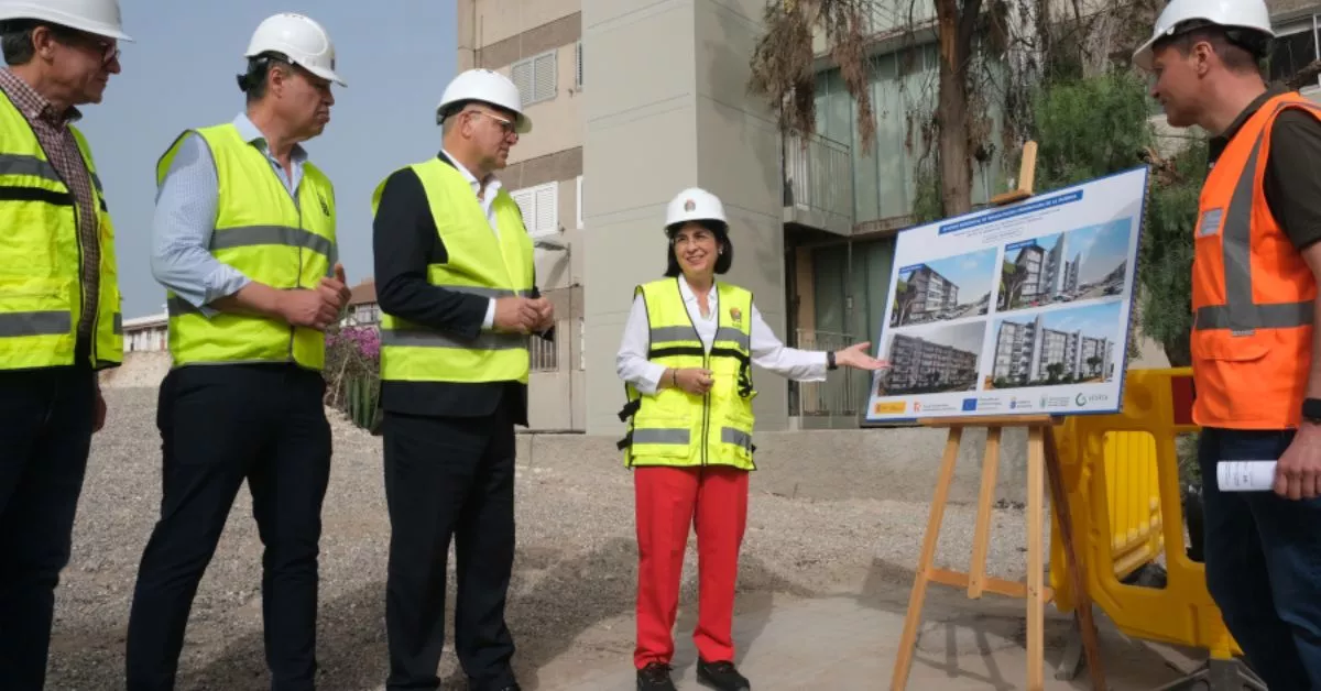 La alcaldesa de Las Palmas de Gran Canaria, Carolina Darias, durante la presentación del proyecto para rehabilitar La Paterna. / AH