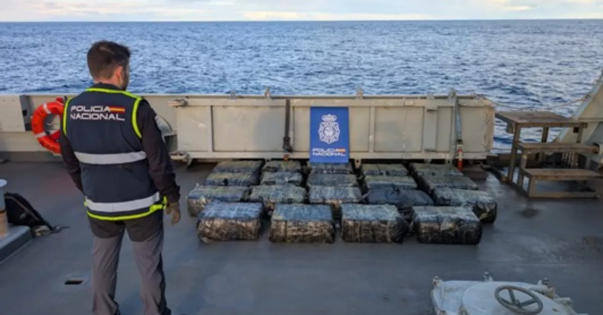 Velero cargado de cocaína que se dirigía a Canarias./ CNP