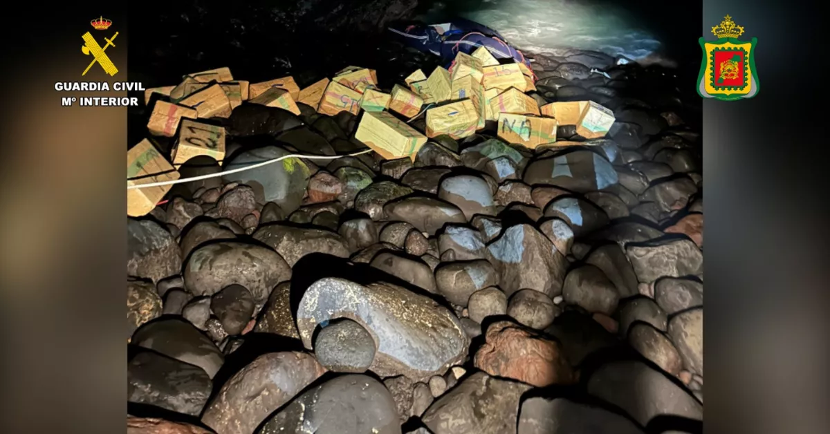 Droga en la playa de El Guincho, en Garachico, Tenerife./ CEDIDA