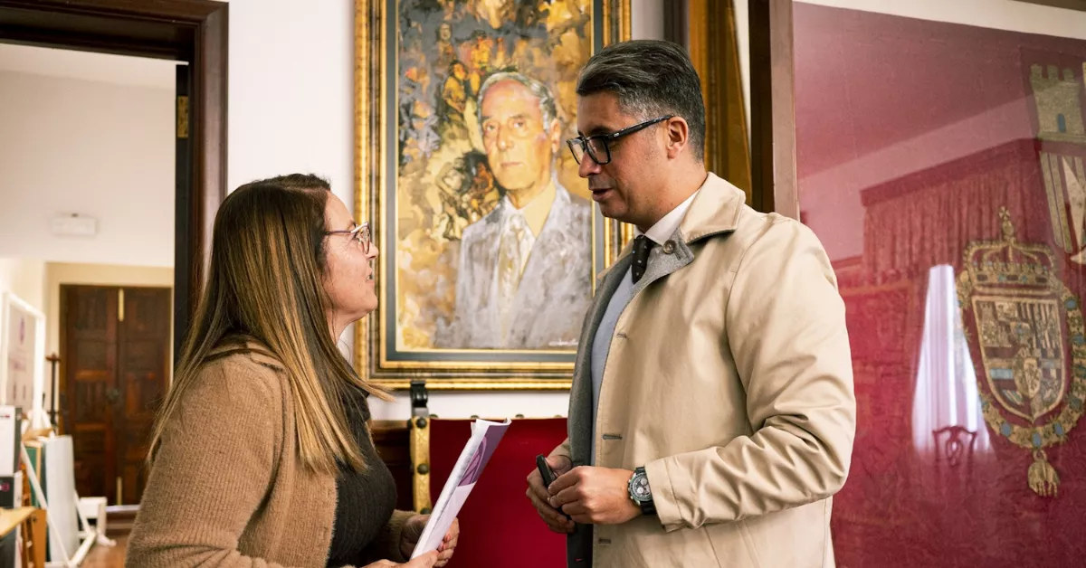 Luis Yeray Gutiérrez, alcalde de La Laguna, con la concejal de Bienestar Social y Calidad de Vida, María Cruz./ CEDIDA