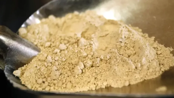 Foto de archivo de una cucharada de gofio / EFE - CRISTÓBAL GARCÍA