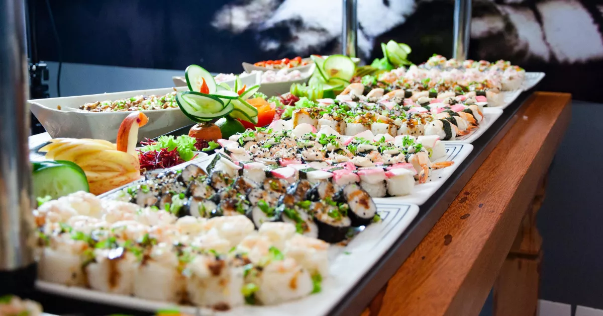 Imagen de un buffet libre de sushi / PEXELS 