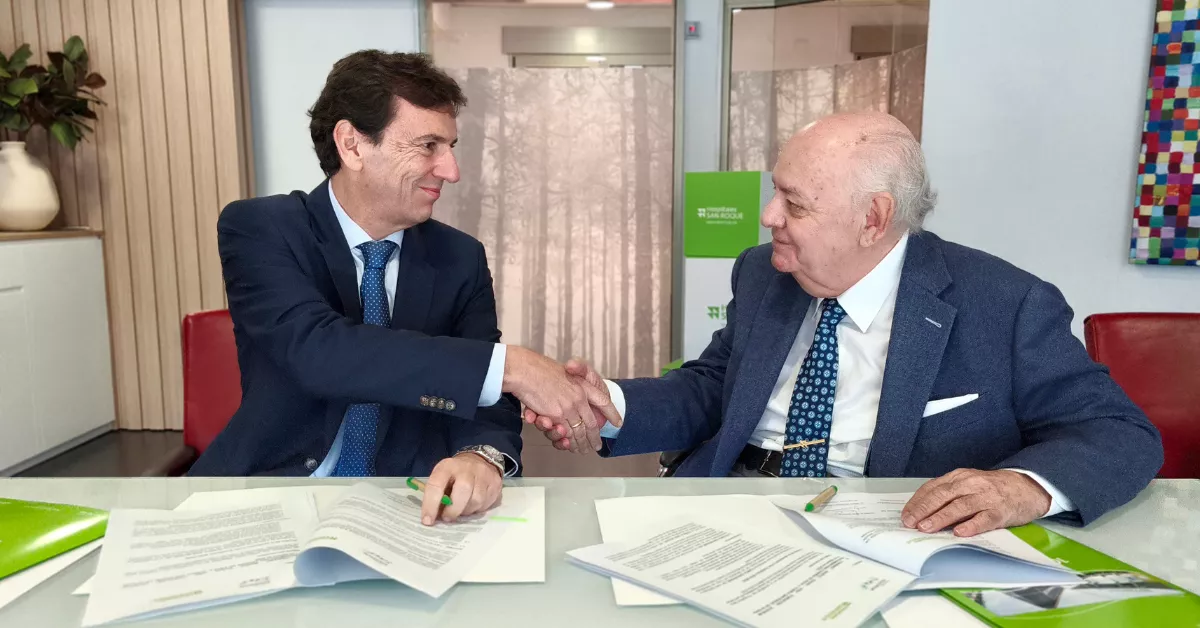 D. Mario Rodríguez y D. José Sintes Sánchez firman el convenio./ CEDIDA