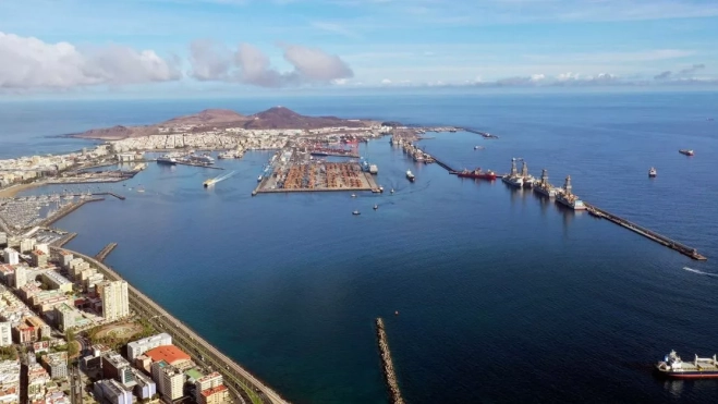 Canal de entada al muelle Reina Sofía, en el Puerto de Las Palmas. / AH Canal de entada al muelle Reina Sofía, en el Puerto de Las Palmas. / AH