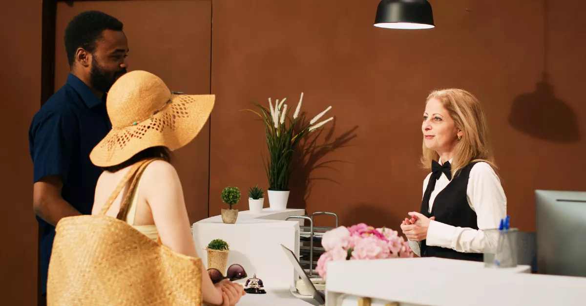 Imagen de la recepción de un hotelAH