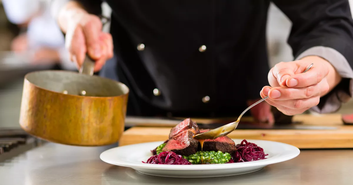 Imagen del cocinero en en un hotel / AH Imagen del cocinero en en un hotel / AH