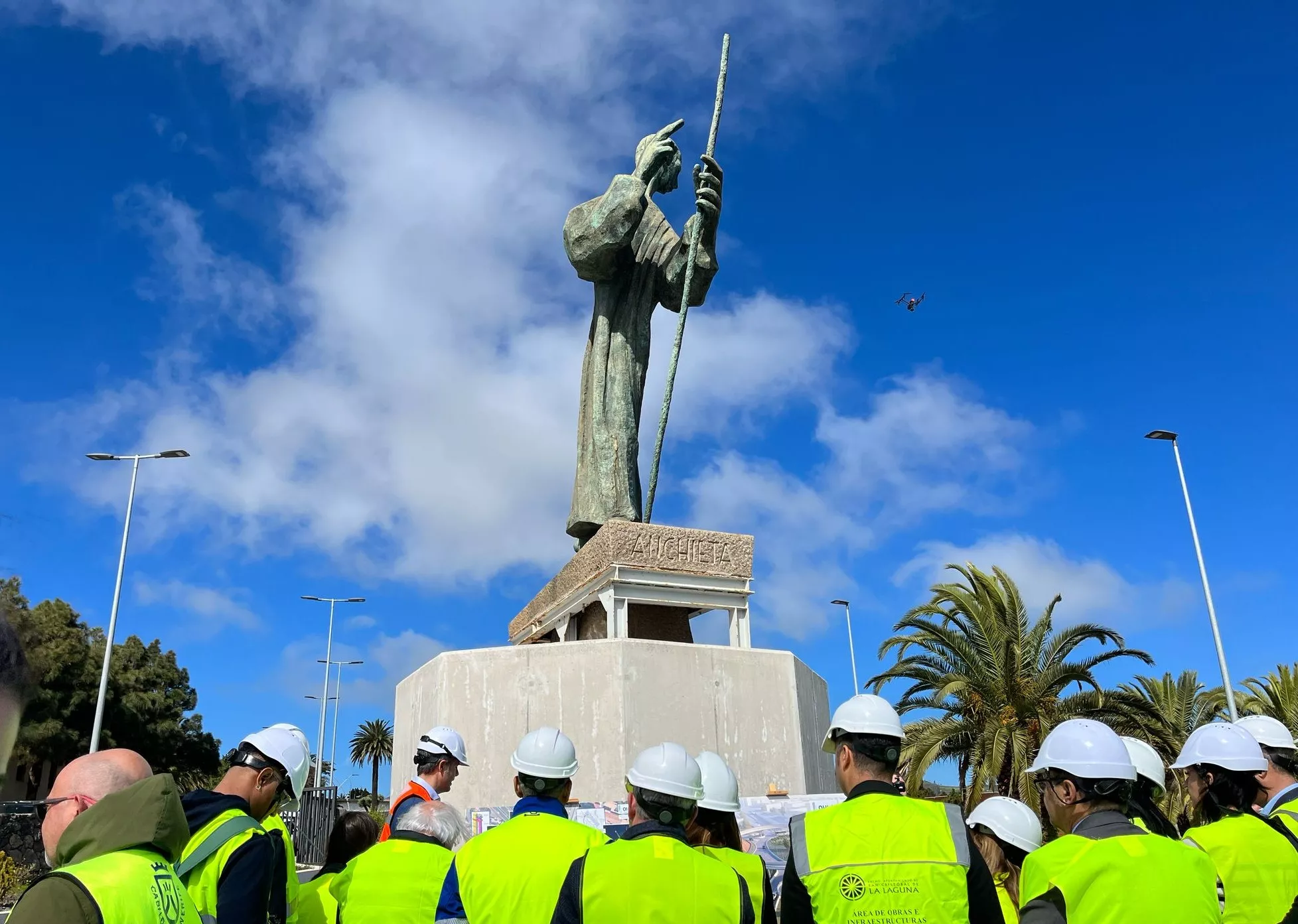 Estatua del Padre Anchieta, reubicado en la entrada de la Facultad de Biología a la pasarela. /Beatriz de vera