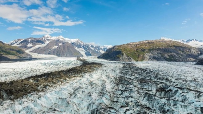 Glaciar en Groenlandia. La isla tiene algunos de los yacimientos de tierras raras con más potencial del mundo. /Wikimedia