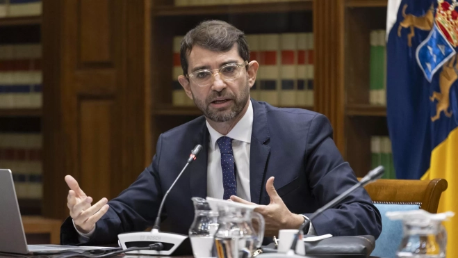 El exviceconsejero de Presidencia de la comunidad autónoma y expresidente de la Zona Especial Canaria (ZEC) , Antonio Olivera, ha comparecido en la comisión de estudio del Parlamento que analiza la revisión del Régimen Económico y Fiscal./ EFE/Miguel Barreto El exviceconsejero de Presidencia de la comunidad autónoma y expresidente de la Zona Especial Canaria (ZEC) , Antonio Olivera, ha comparecido en la comisión de estudio del Parlamento que analiza la revisión del Régimen Económico y Fiscal./ EFE/Miguel Barreto
