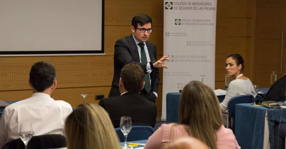 El magistrado José Ramón García, nuevo titular del Juzgado de lo Mercantil número 2, que debe resolver el concurso de acreedores de Grupo Santana Cazorla, durante una intervención en el Colegio de Mediadores de Las Palmas. / AH