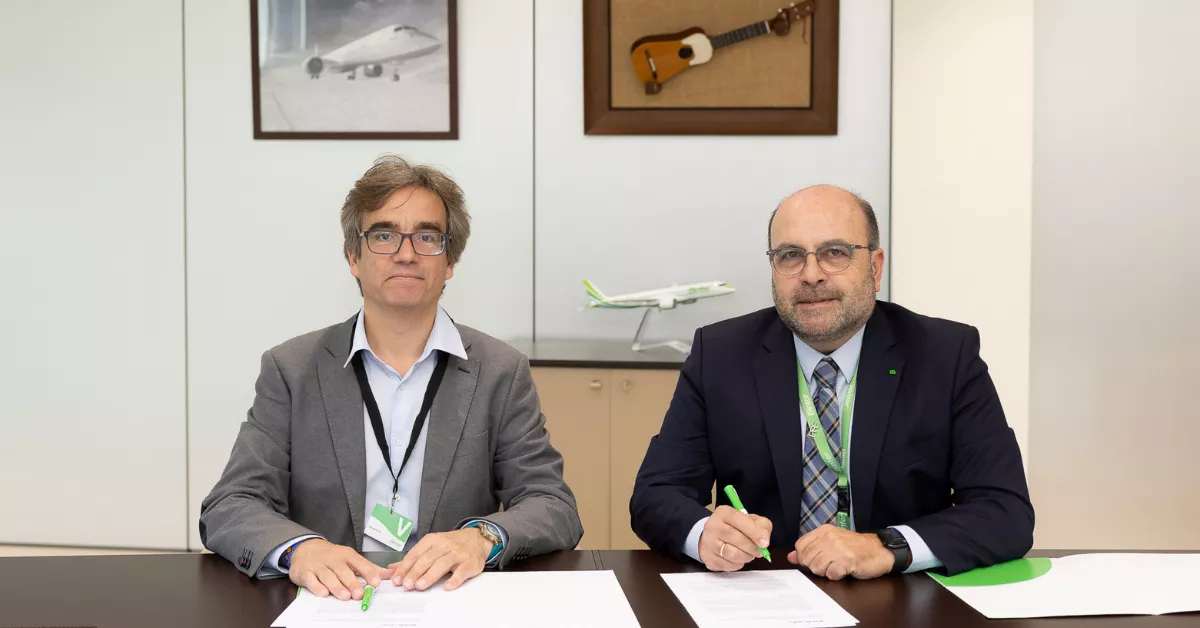 Santiago Guerra Medina, coordinador general de Binter, y el director general de ecca.edu, José María Segura S.J. / ECCA