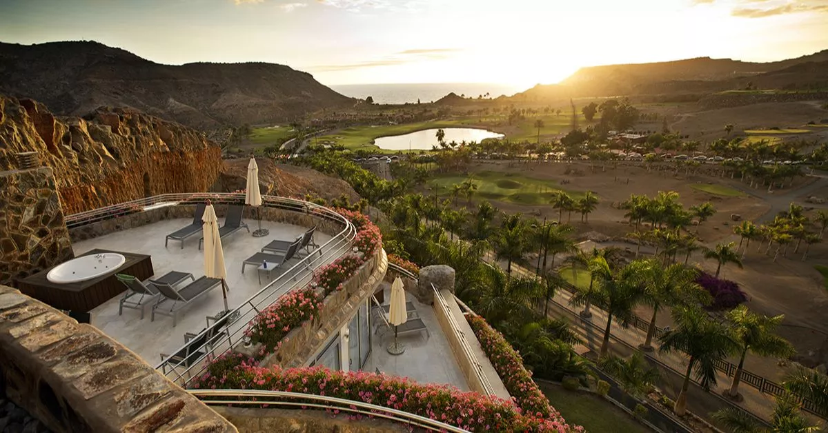 El Grupo Martínón se lanza a por los hoteles de Santana Cazorla con apoyo de la plantilla . En la imagen, Anfi Tauro, en Mogán. / AH