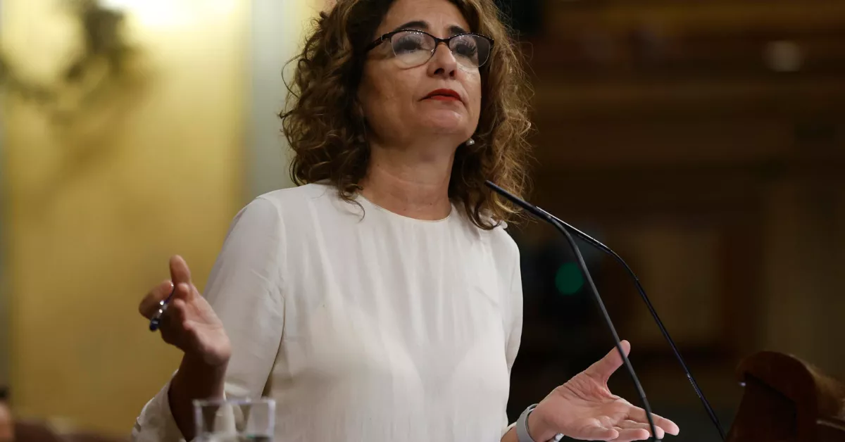  La vicepresidenta primera y ministra de Hacienda, María Jesús Montero / EFE