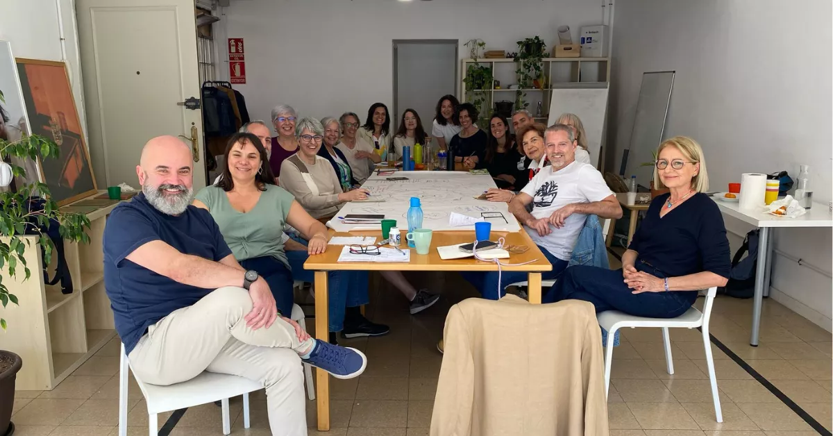 Algunos socios y socias de la cooperativa EntreAlisios durante un taller de convivencia / ATLÁNTICO HOY