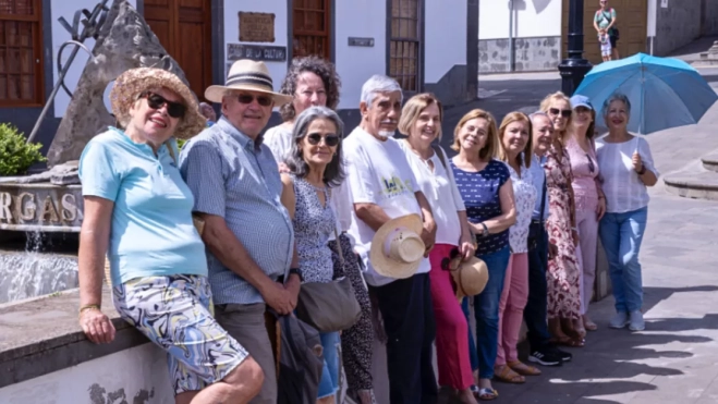 Socios y socias de 'Somos Siemprevivas', que ha adquirido un terreno en Firgas / CEDIDA