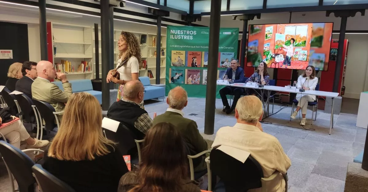 La poeta y cuenta cuentos Laura Escuela, en plena presentación del libro sobre la vida y obra de Jorge Oramas realizada en la Biblioteca Insular. / AH