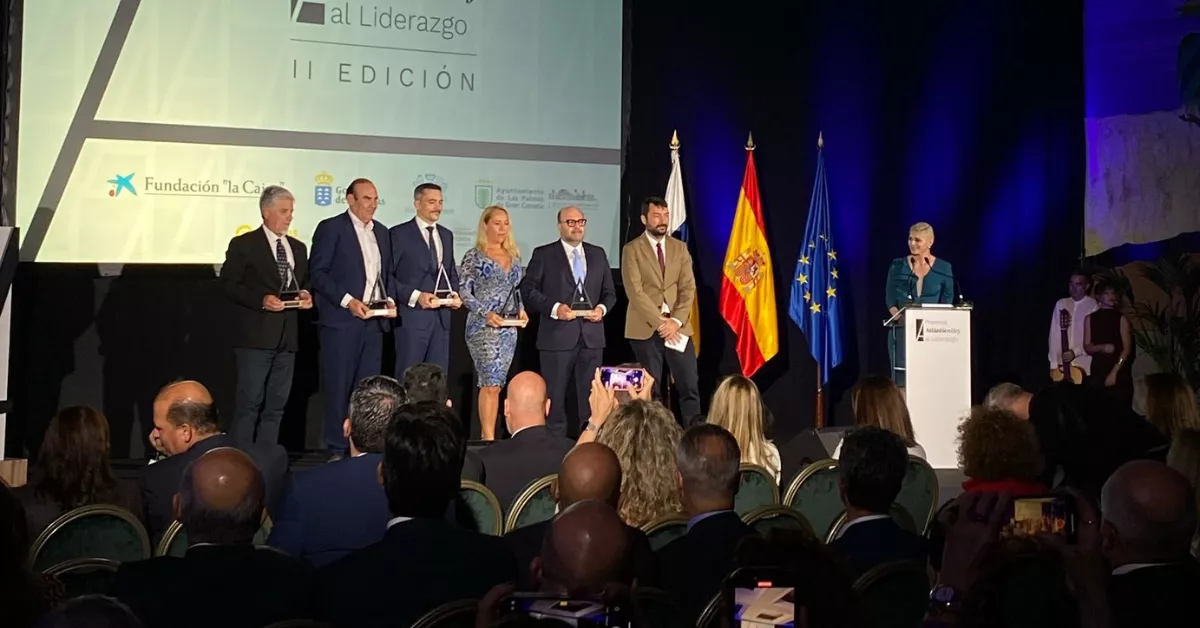 Alfredo Díaz Gutiérrez, de la Fundación César Manrique; José Luis Artiles, que recogió el galardón en nombre de Ana Díaz Artiles; Luis Pérez Orribo; Sonja Arup; y Santiago Guerra, que representó a Rodolfo Núñez.  / TONY HERNÁNDEZ