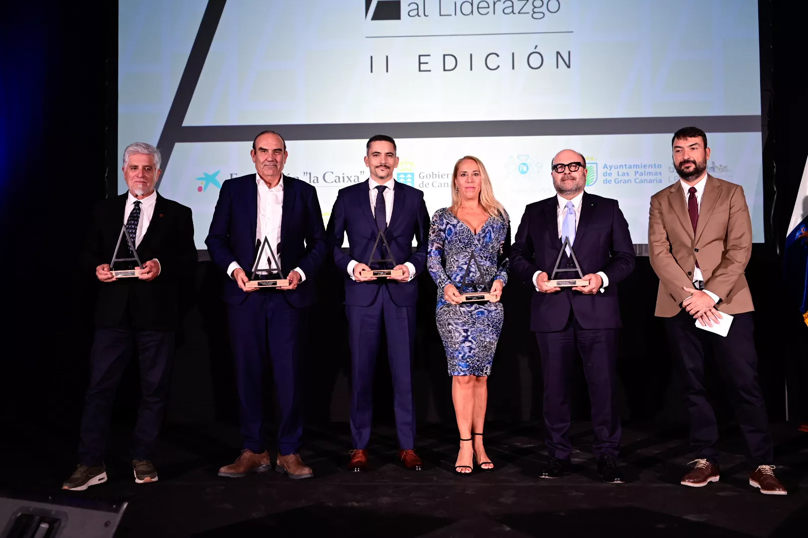 Alfredo Díaz Gutiérrez, de la Fundación César Manrique; José Luis Artiles, que recogió el galardón en nombre de Ana Díaz Artiles; Luis Pérez Orribo; Sonja Arup; y Santiago Guerra, que representó a Rodolfo Núñez; y Martín Alonso.  / TONY HERNÁNDEZ / TONY HERNÁNDEZ