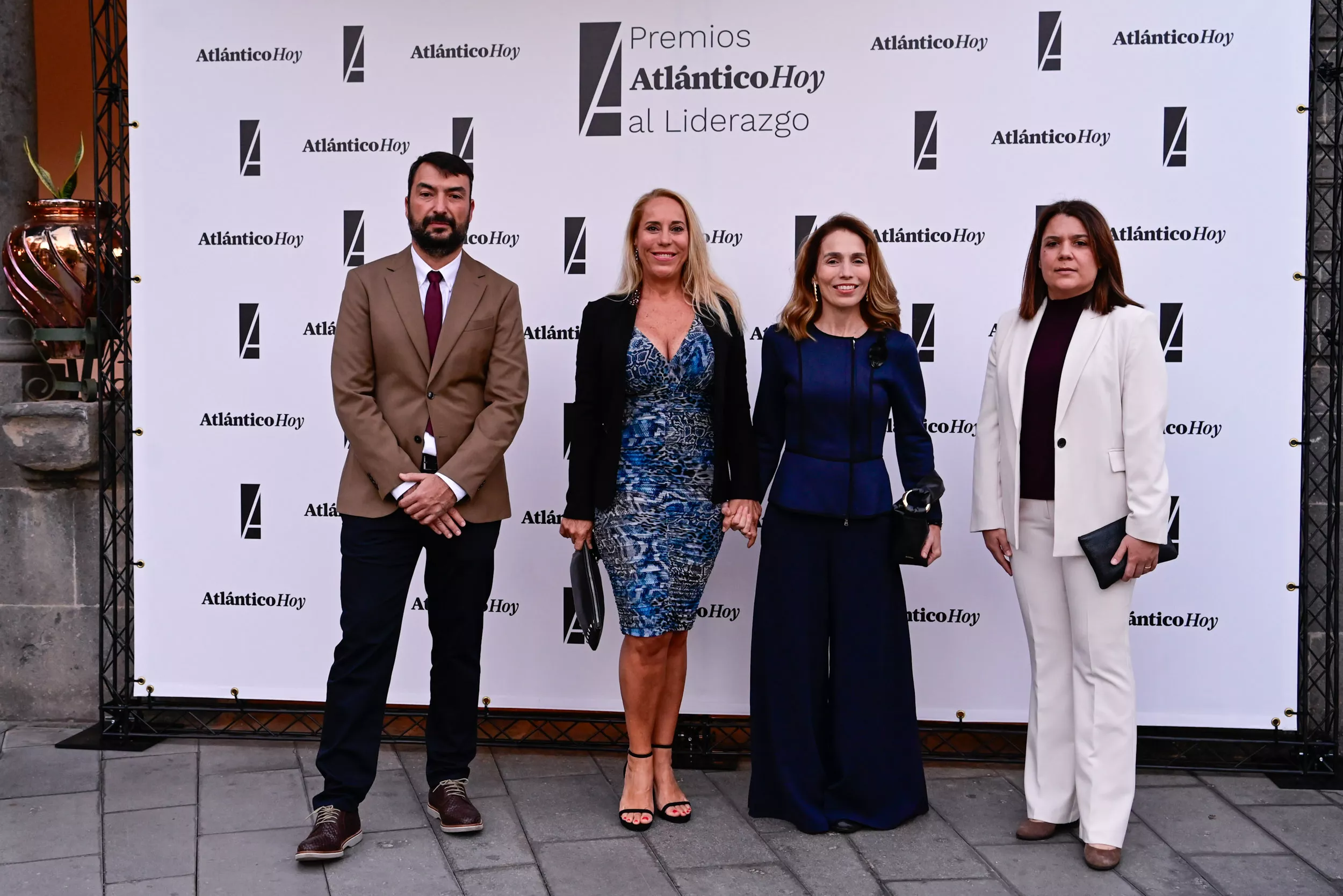 Martín Alonso, director de AH, Sonja Arup, impulsora de la ONG StarUp; Eva Moll, presidenta del jurado y Laura Jiménez, directora general de GMG en la II Edición Premios Atlántico Hoy al Liderazgo / TONY HERNÁNDEZ