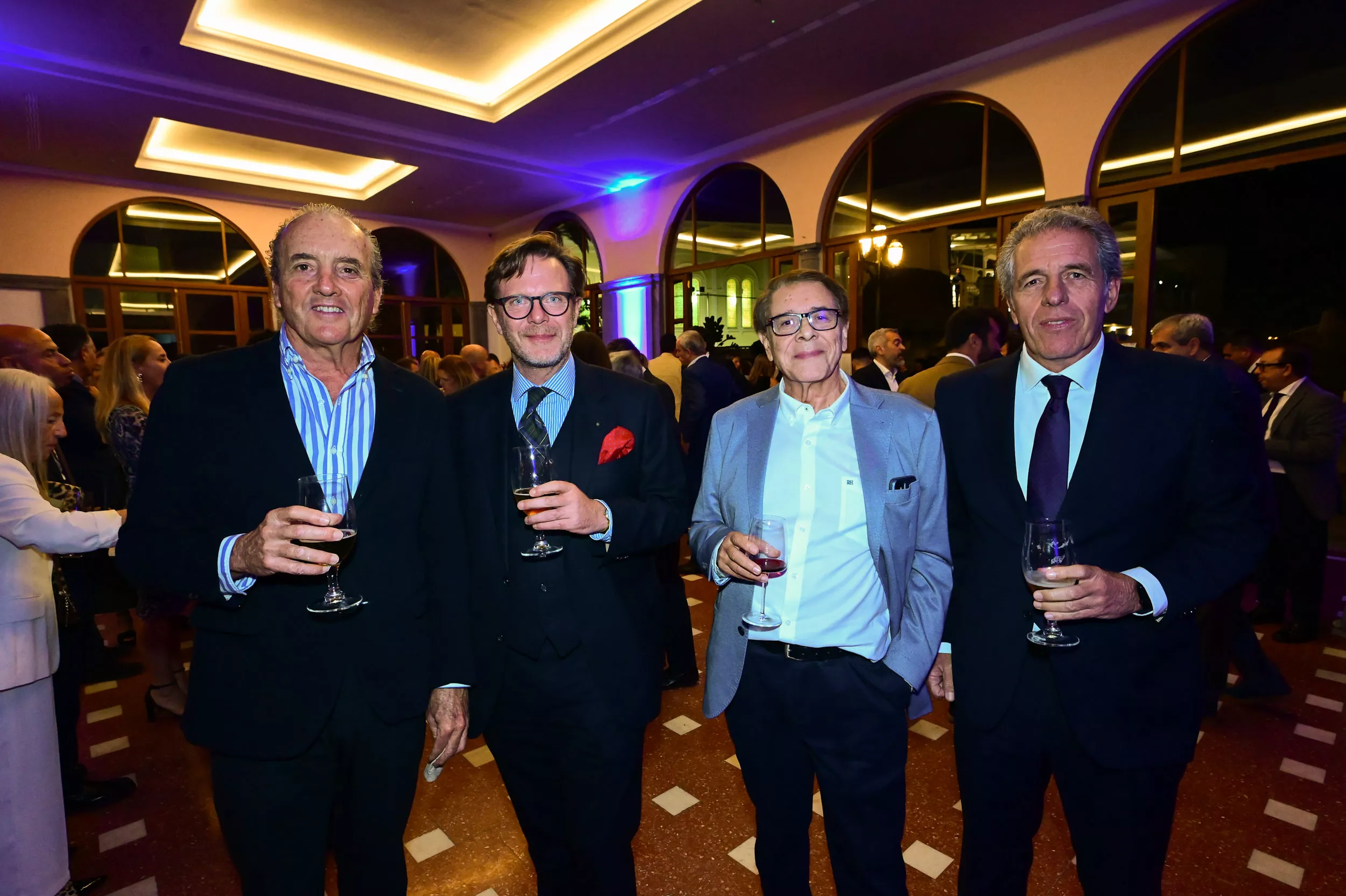 Alfredo Montes, presidente adjunto del Foro Canarias; Tilman Kuttenkeuler, director general de la Fundación Auditorio y Teatro de Las Palmas de Gran Canaria; Santiago Ceballos, presidente de Foro Canarias en la II Edición Premios Atlántico Hoy al Liderazgo 21