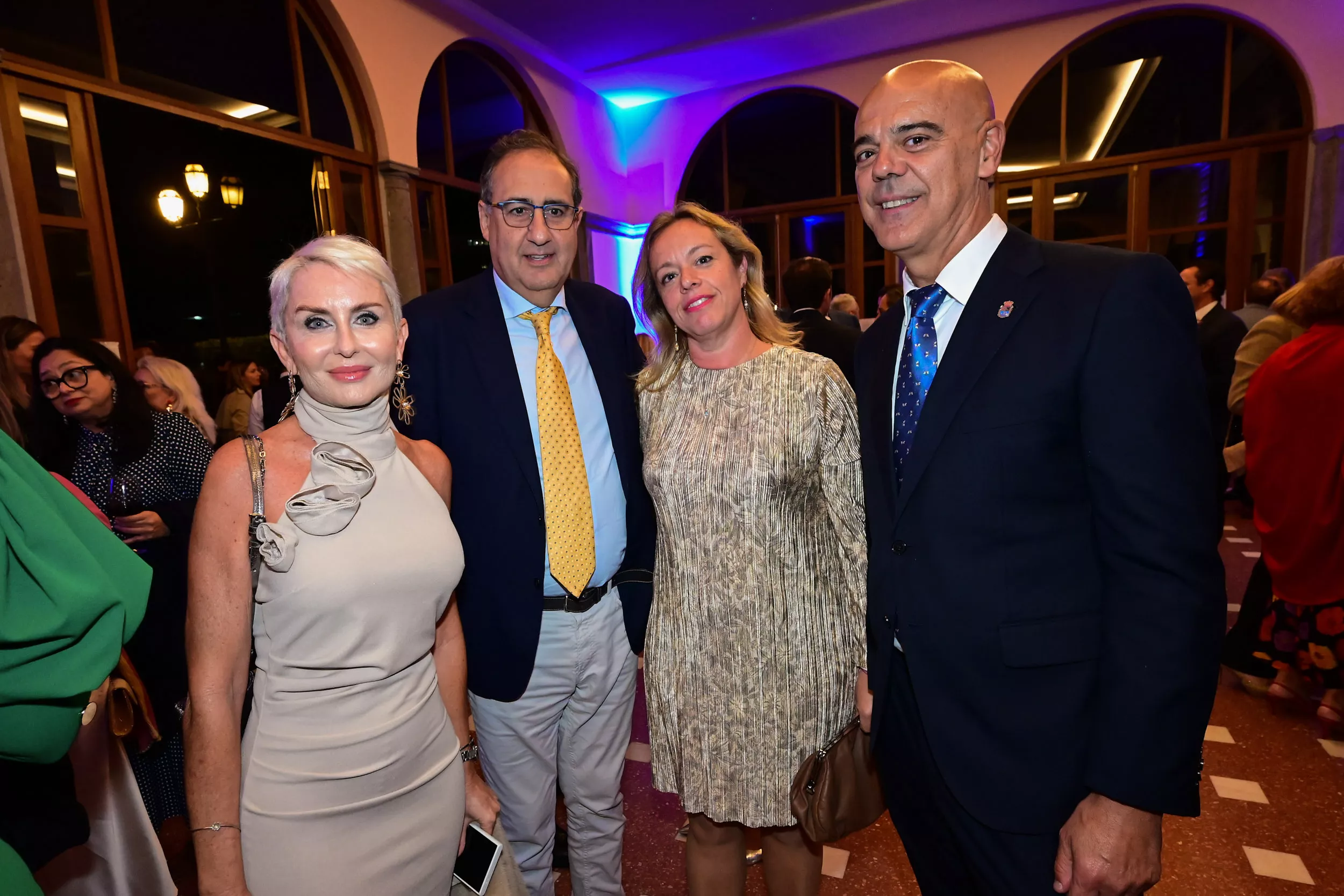 Miguel Rastrero, concejal en el Ayuntamiento de Puerto de la Cruz, junto a sus acompañantes en la II Edición Premios Atlántico Hoy al Liderazgo / TONY HERNÁNDEZ