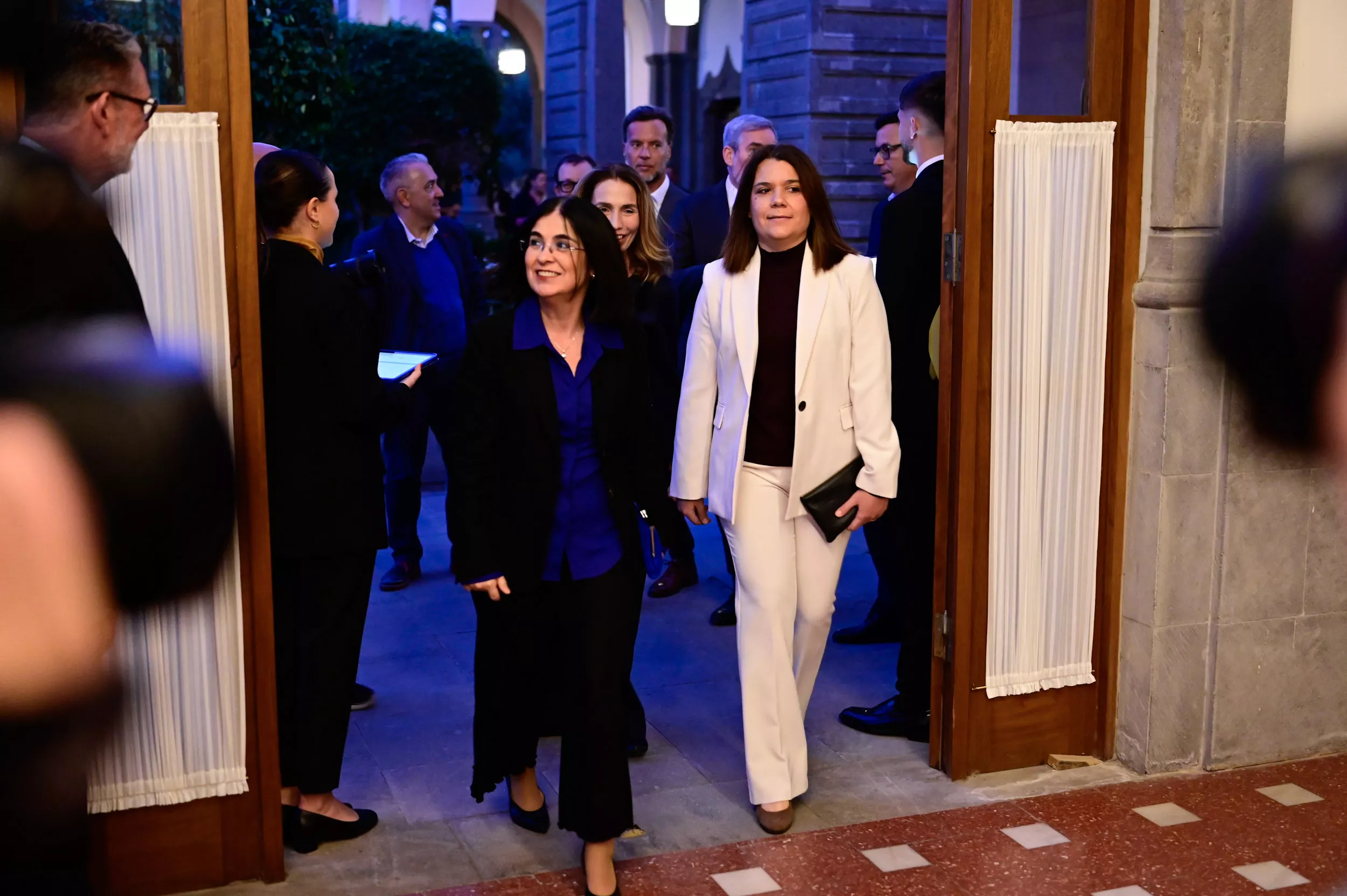 La alcaldesa de Las Palmas de Gran Canaria junto a Laura Jiménez, directora general de GMG en la II Edición Premios Atlántico Hoy al Liderazgo / TONY HERNÁNDEZ