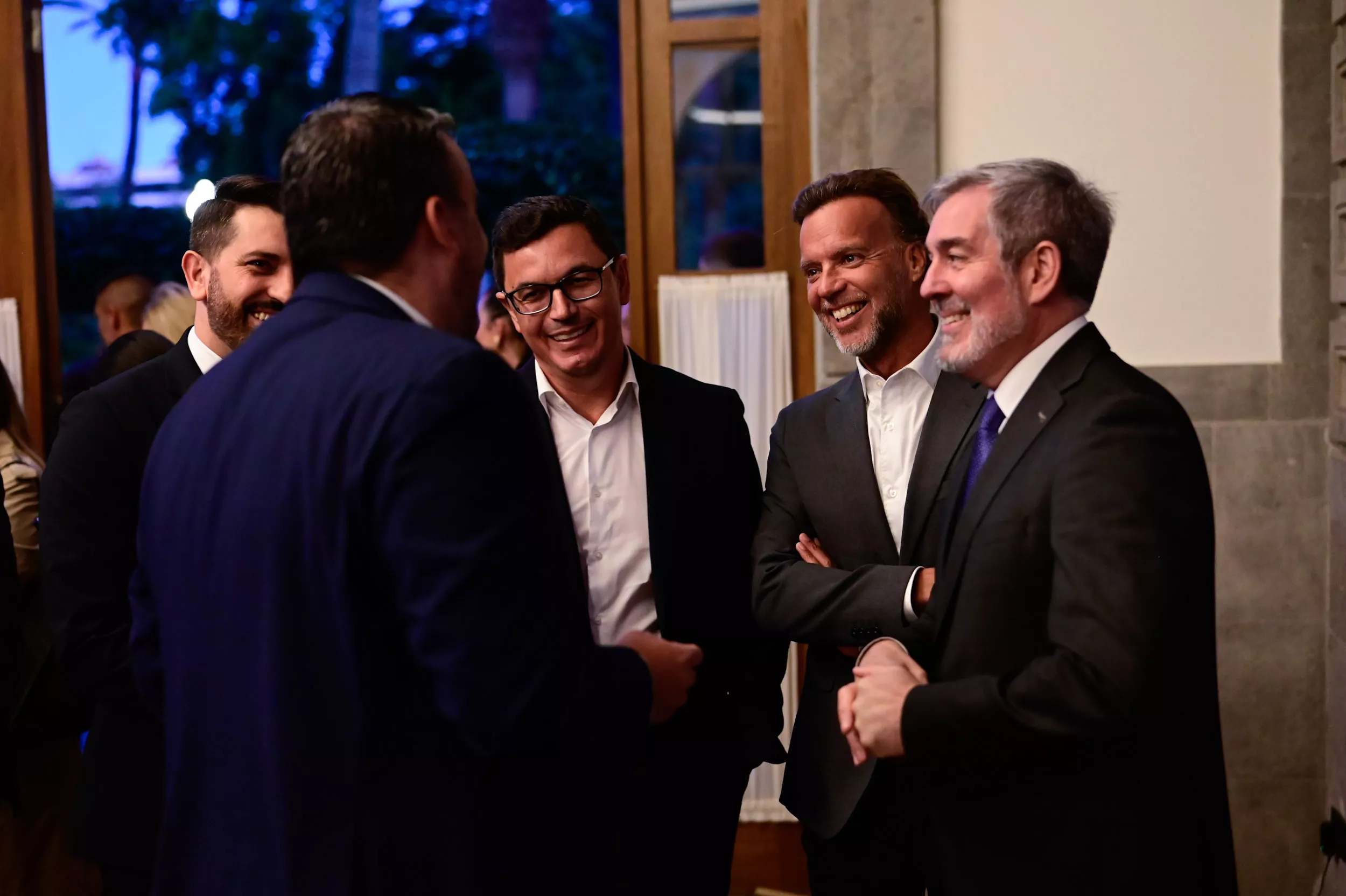 Pablo Rodríguez, consejero de Obras Públicas, Ciro Gutiérrez, viceconsejero de Universidades y Clavijo, presidente de Canarias en la II Edición Premios Atlántico Hoy al Liderazgo / TONY HERNÁNDEZ