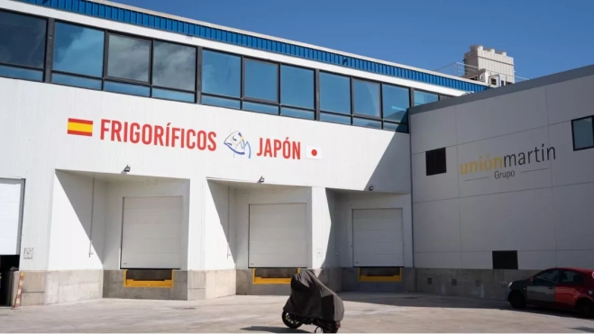 Muelle de descarga para la flota japonesa, representada por la Japan Tuna en alianza con Unión Martín. / Luis Miguel Añón