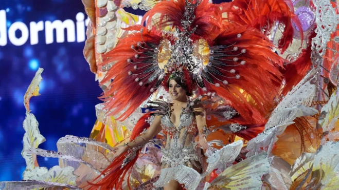 Cuarta dama de honor del Carnaval de Las Palmas de Gran Canaria 2025 / LUIS MIGUEL AÑÓN Cuarta dama de honor del Carnaval de Las Palmas de Gran Canaria 2025 / LUIS MIGUEL AÑÓN