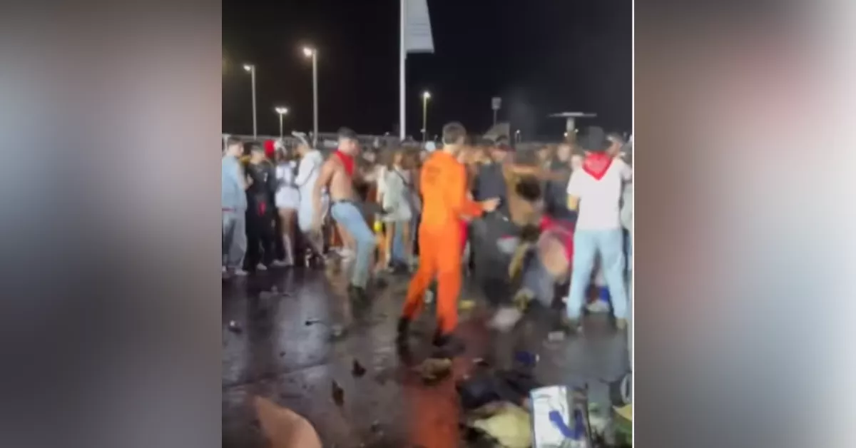 Vídeo de una pelea entre jóvenes en los carnavales de Santa Cruz de Tenerife. 