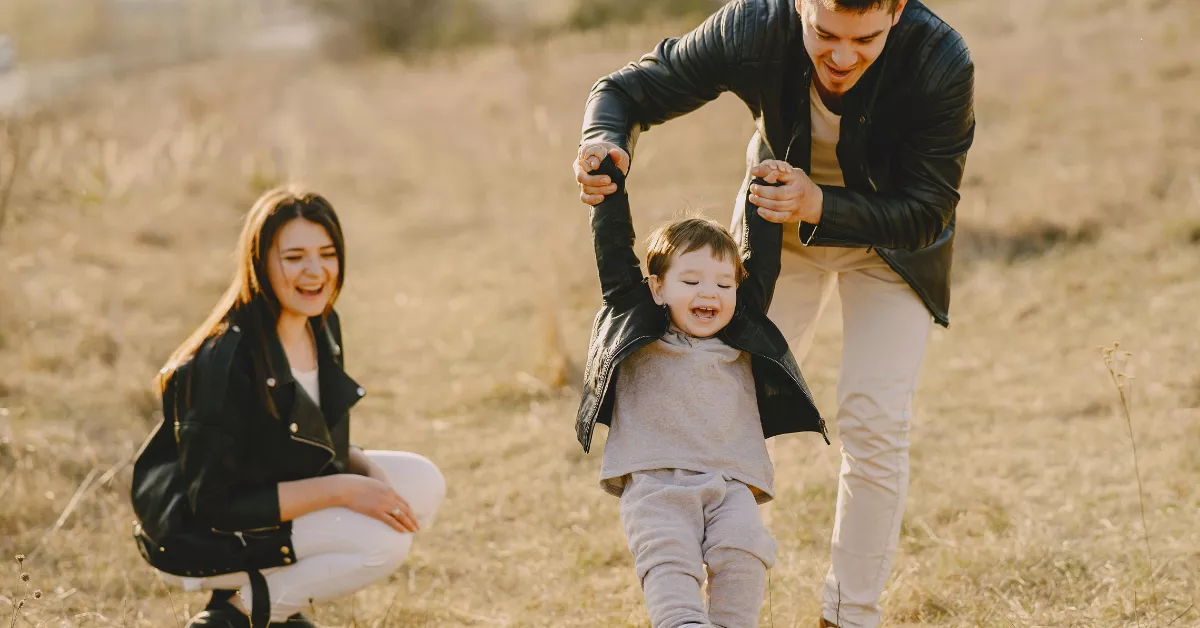 Imagen de una familia feliz / PEXELS 