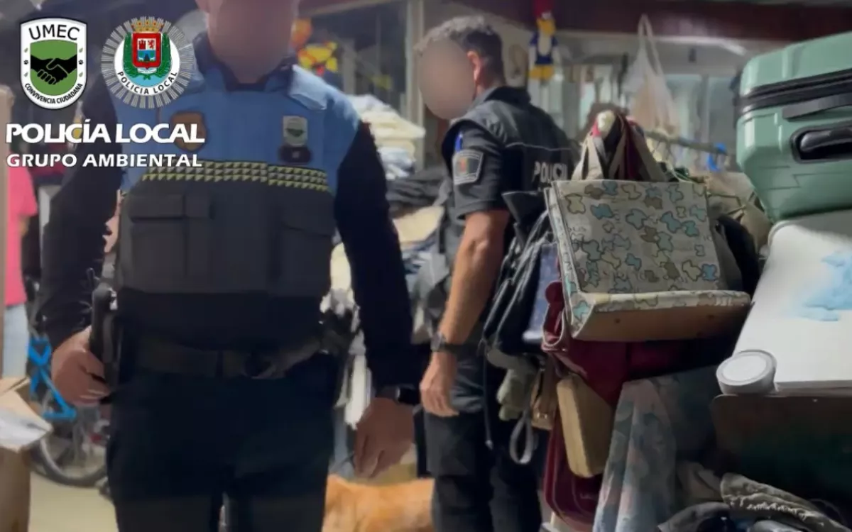 Basura, peligro e ilegalidad: la policía Local desmantela un mercado clandestino en Las Palmas de Gran Canaria. / AH