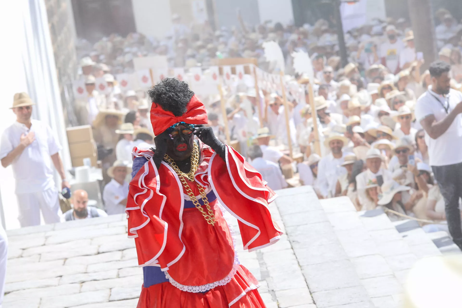 Llegada de la Negra Tomasa a Santa Cruz de La Palma este lunes, por los Indianos 2025./ EFE