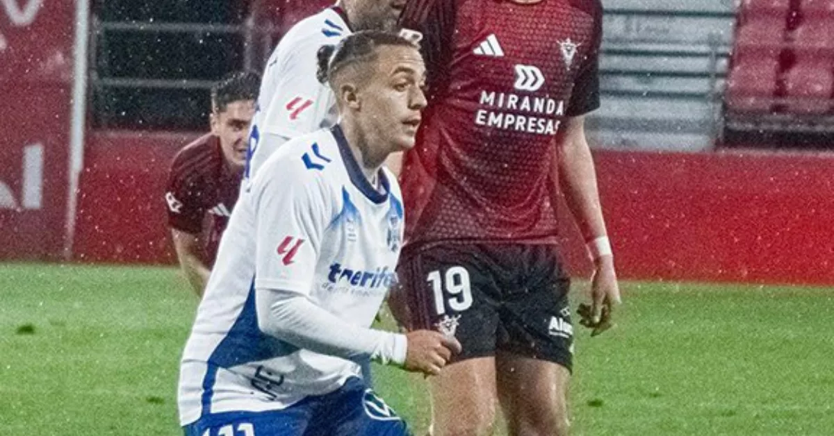 Momento del partido entre el Mirandés y el CD Tenerife en Anduva./ CD TENERIFE