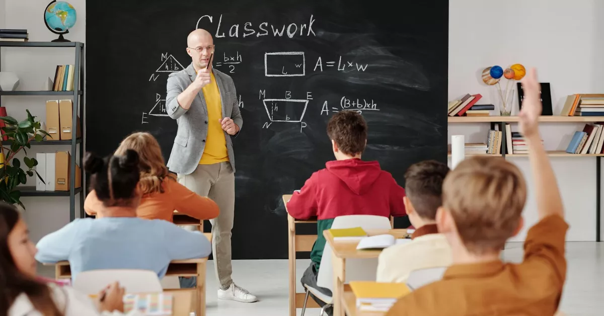 Imagen de niños y niñas en clase en los colegios / PEXELS