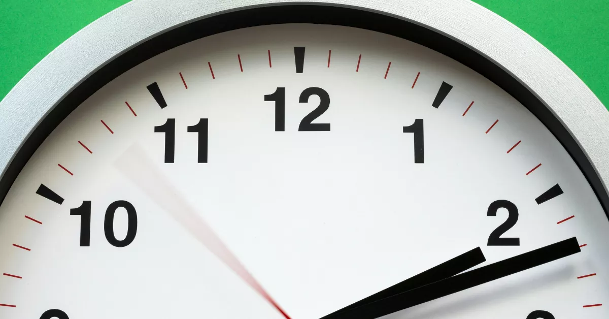 Imagen de un reloj que marca la hora / PEXELS 